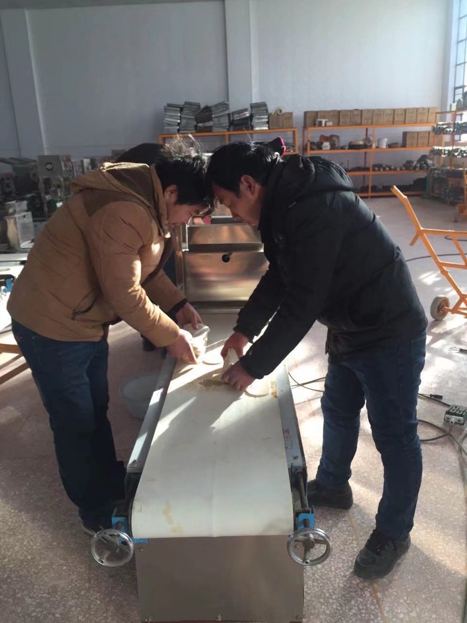 開封客戶調試HMj-6型燴面機