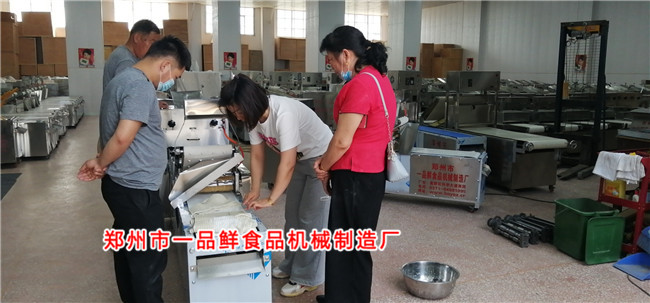 多功能成型機調試中